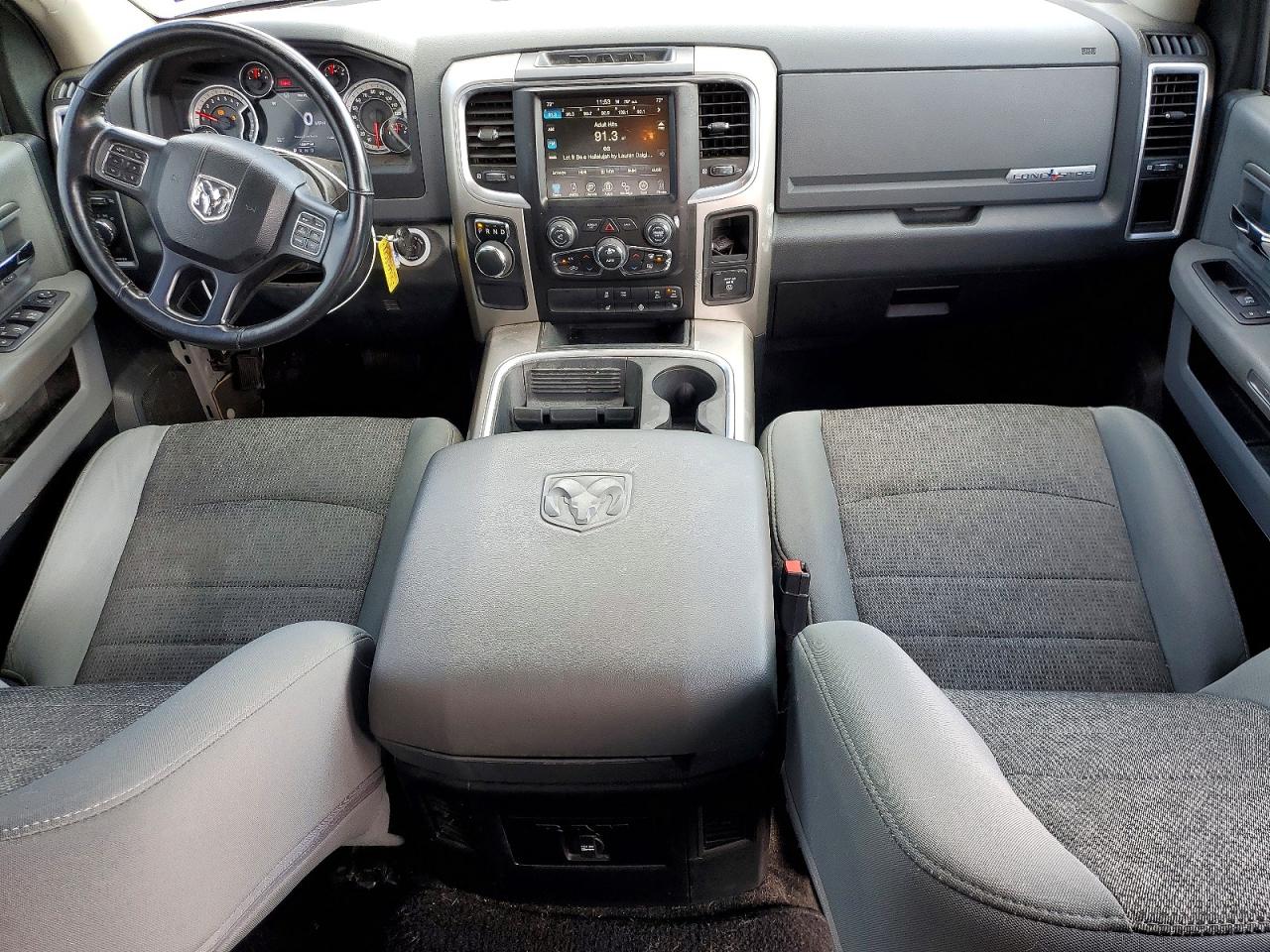 2016 RAM 1500 SLT photo 8