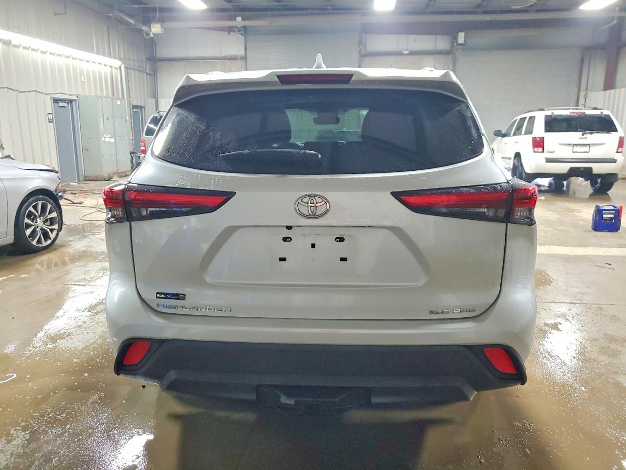 2022 TOYOTA HIGHLANDER XLE photo 6