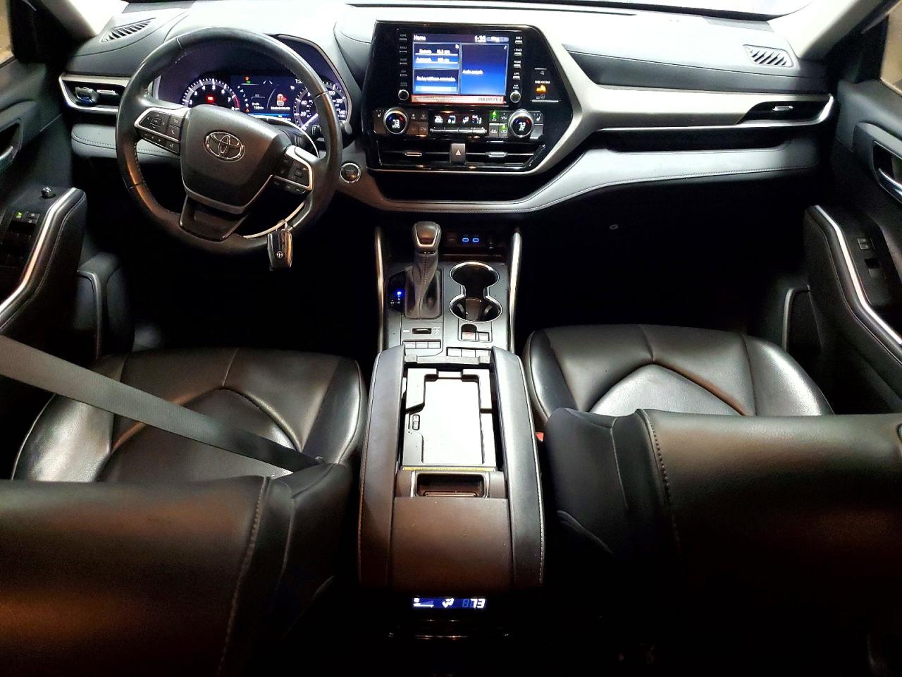 2022 TOYOTA HIGHLANDER XLE photo 8