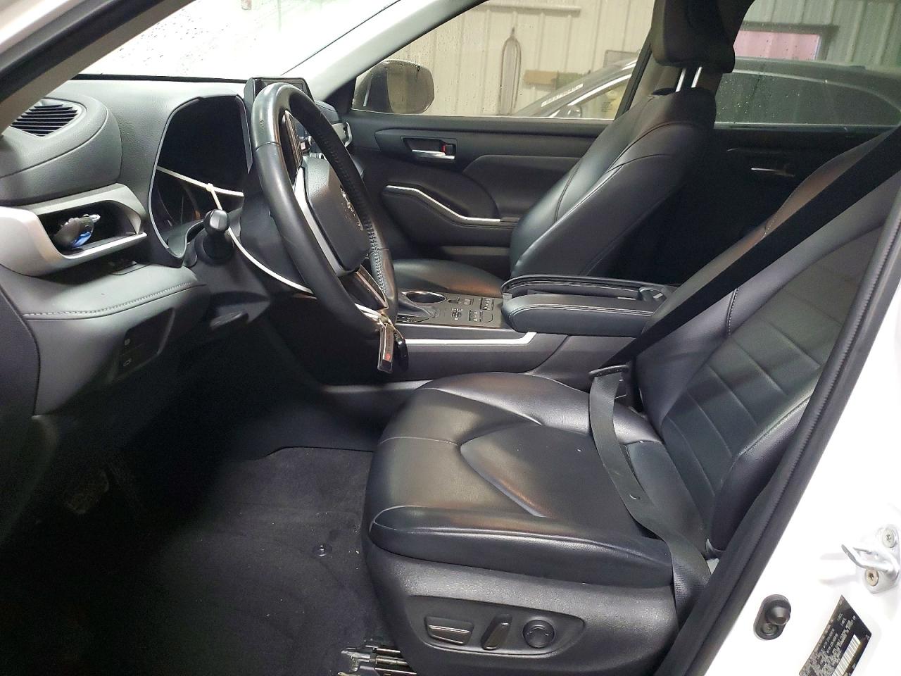 2022 TOYOTA HIGHLANDER XLE photo 7