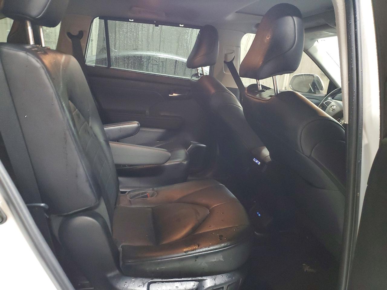 2022 TOYOTA HIGHLANDER XLE photo 11
