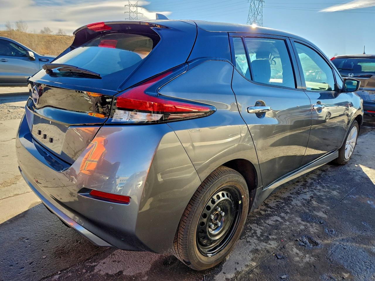 2025 NISSAN LEAF S photo 3