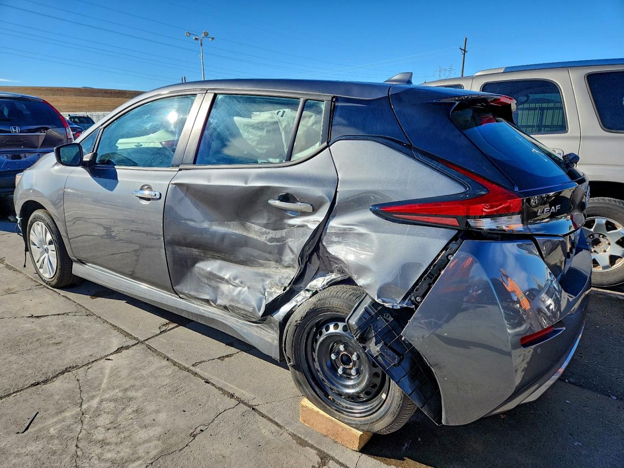 2025 NISSAN LEAF S photo 2