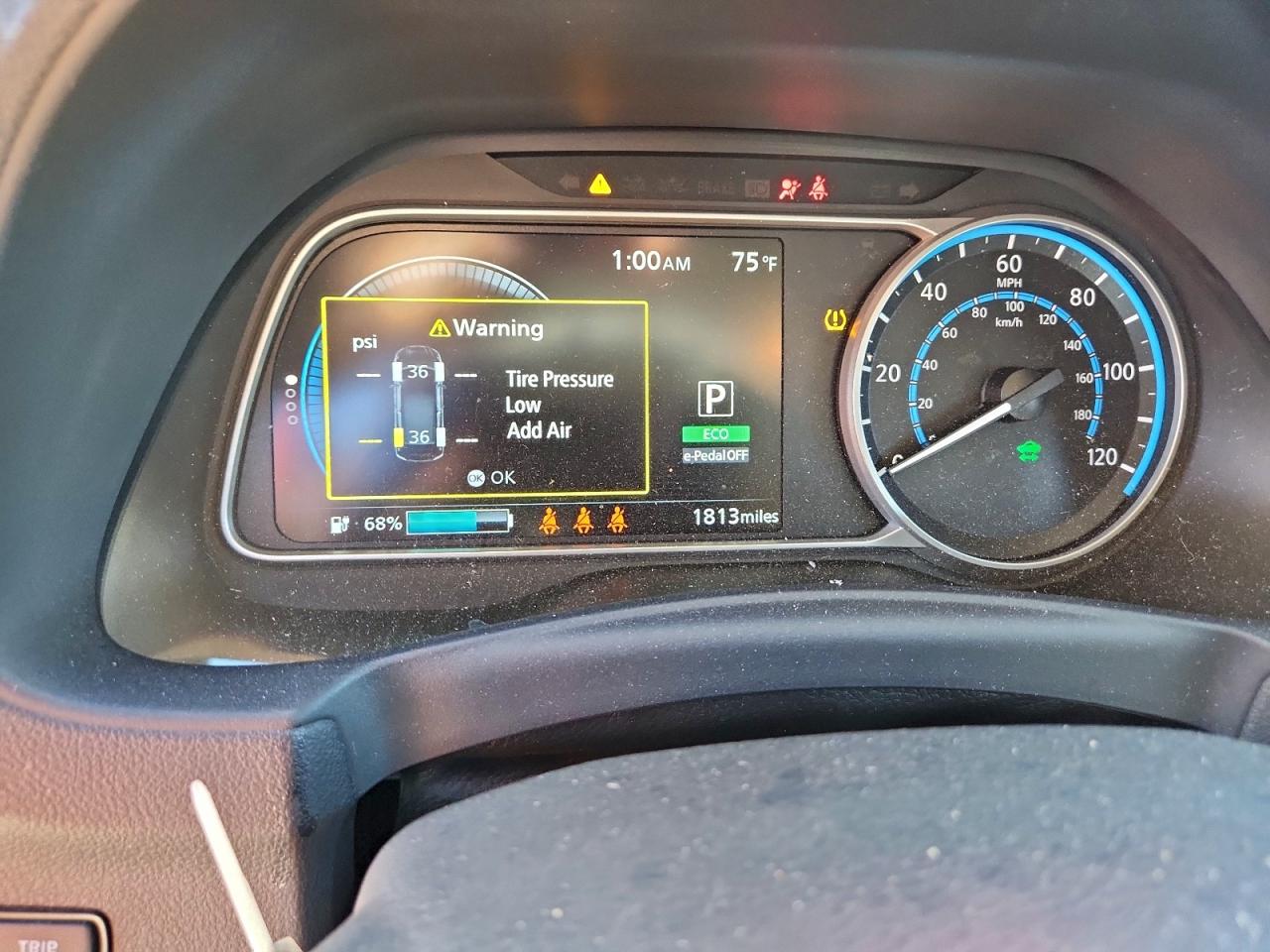 2025 NISSAN LEAF S photo 9
