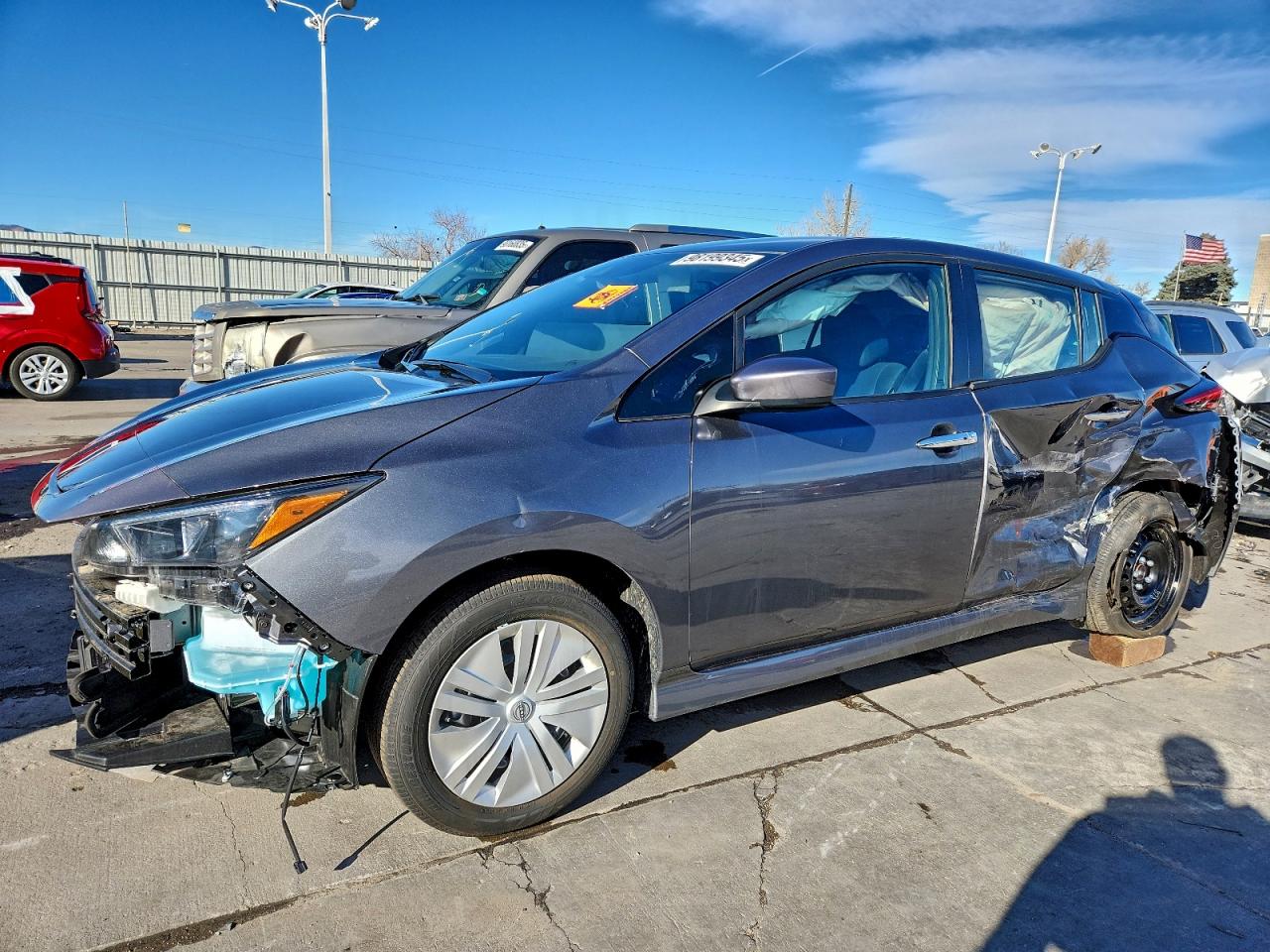 2025 NISSAN LEAF