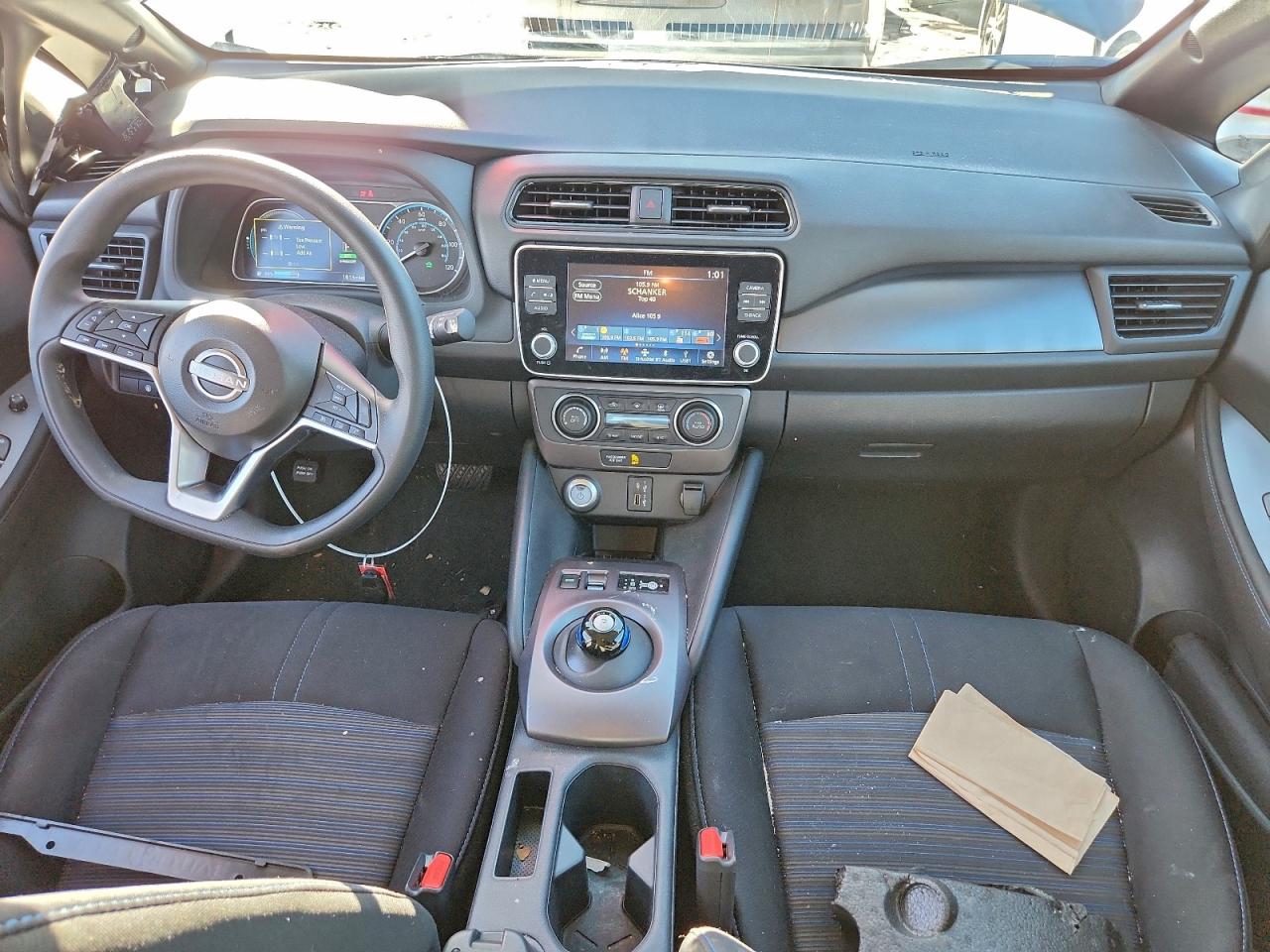 2025 NISSAN LEAF S photo 8