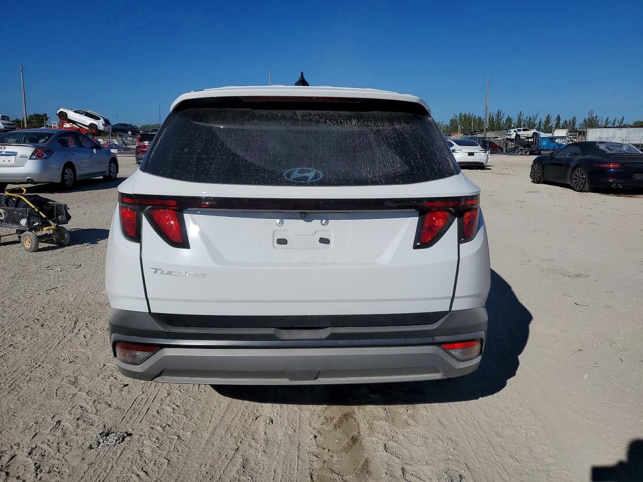 2025 HYUNDAI TUCSON SE photo 6