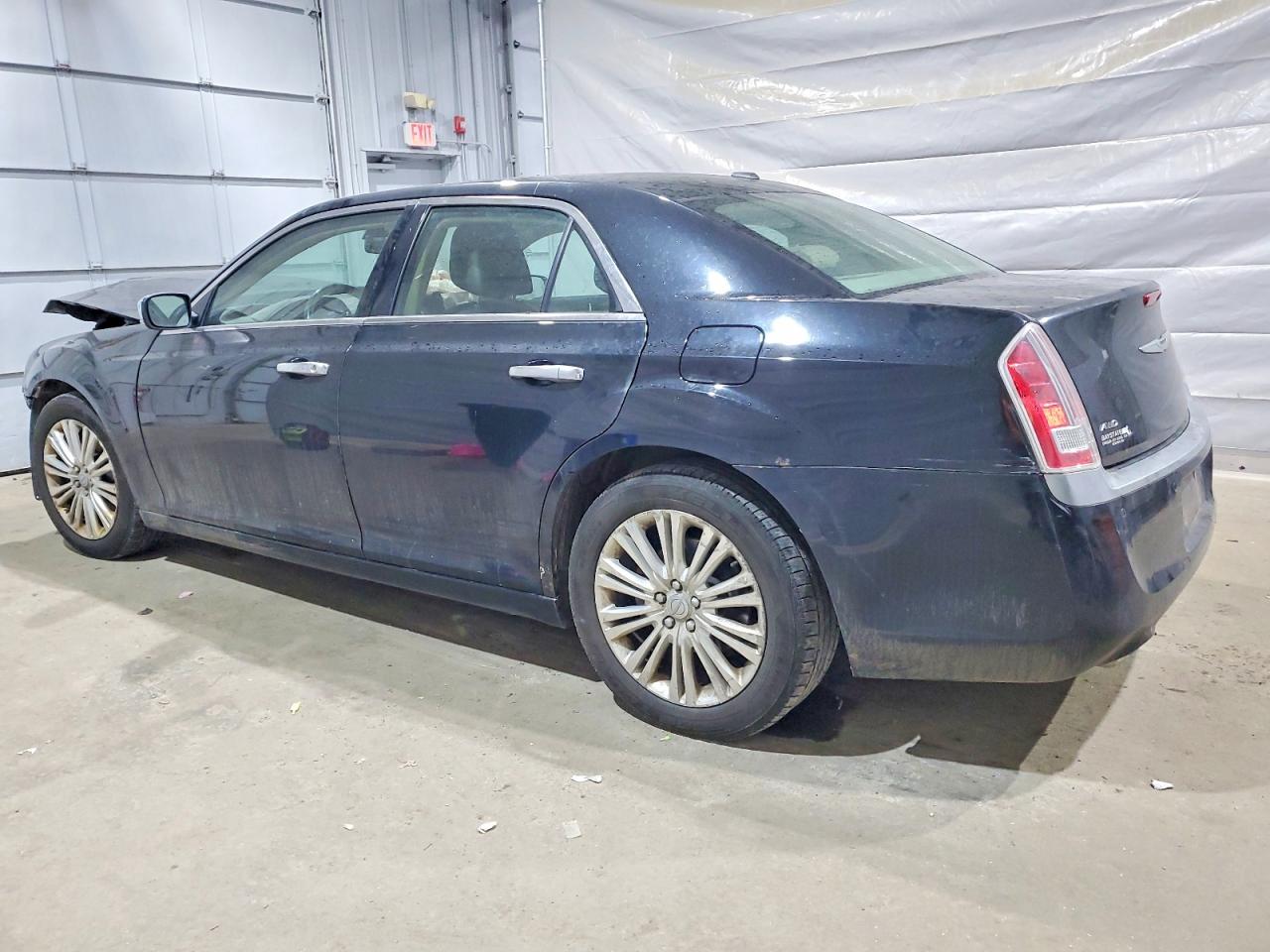 2013 CHRYSLER 300C LUXURY photo 2