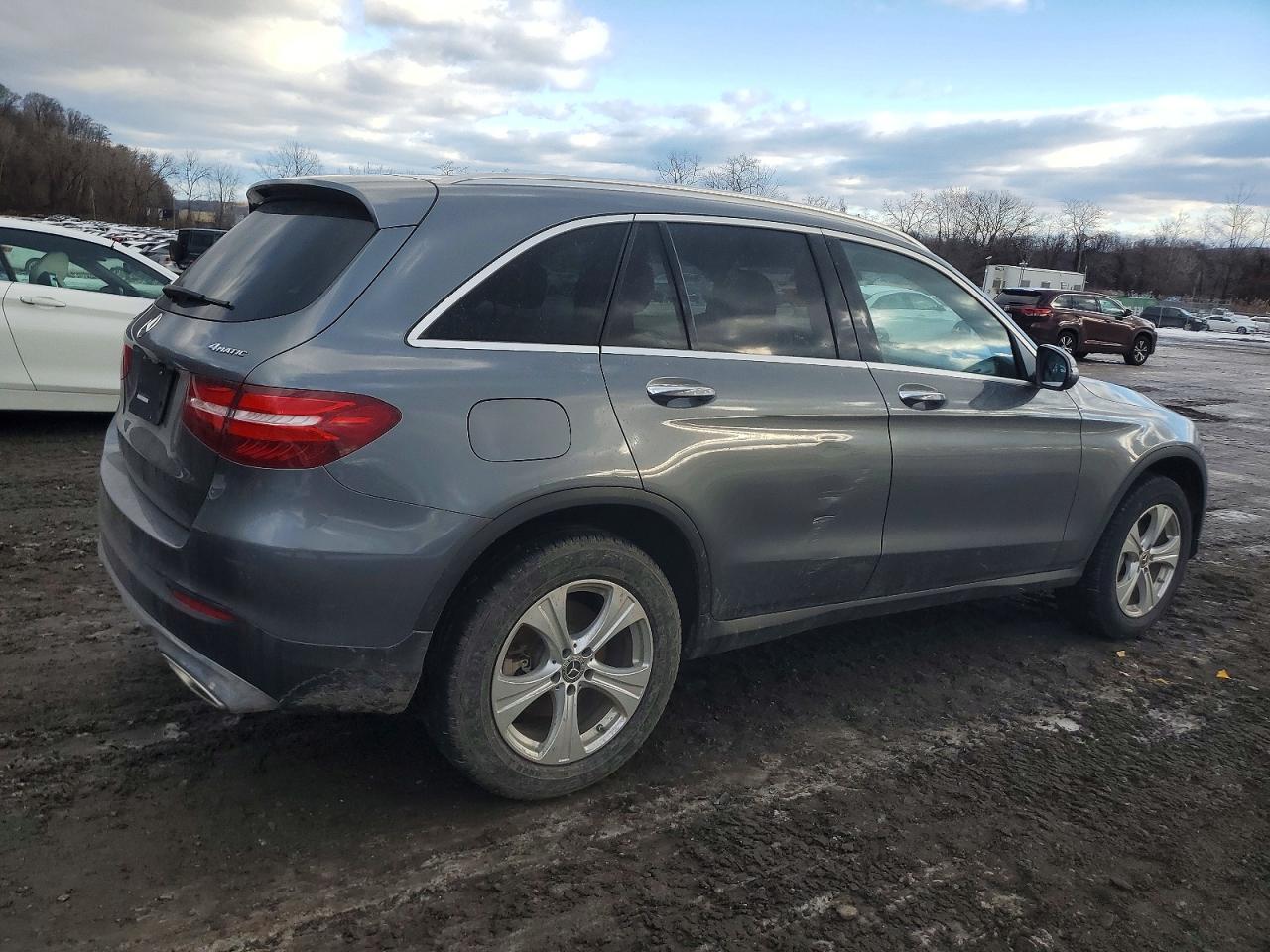 2018 MERCEDES-BENZ GLC 300 4MATIC photo 5