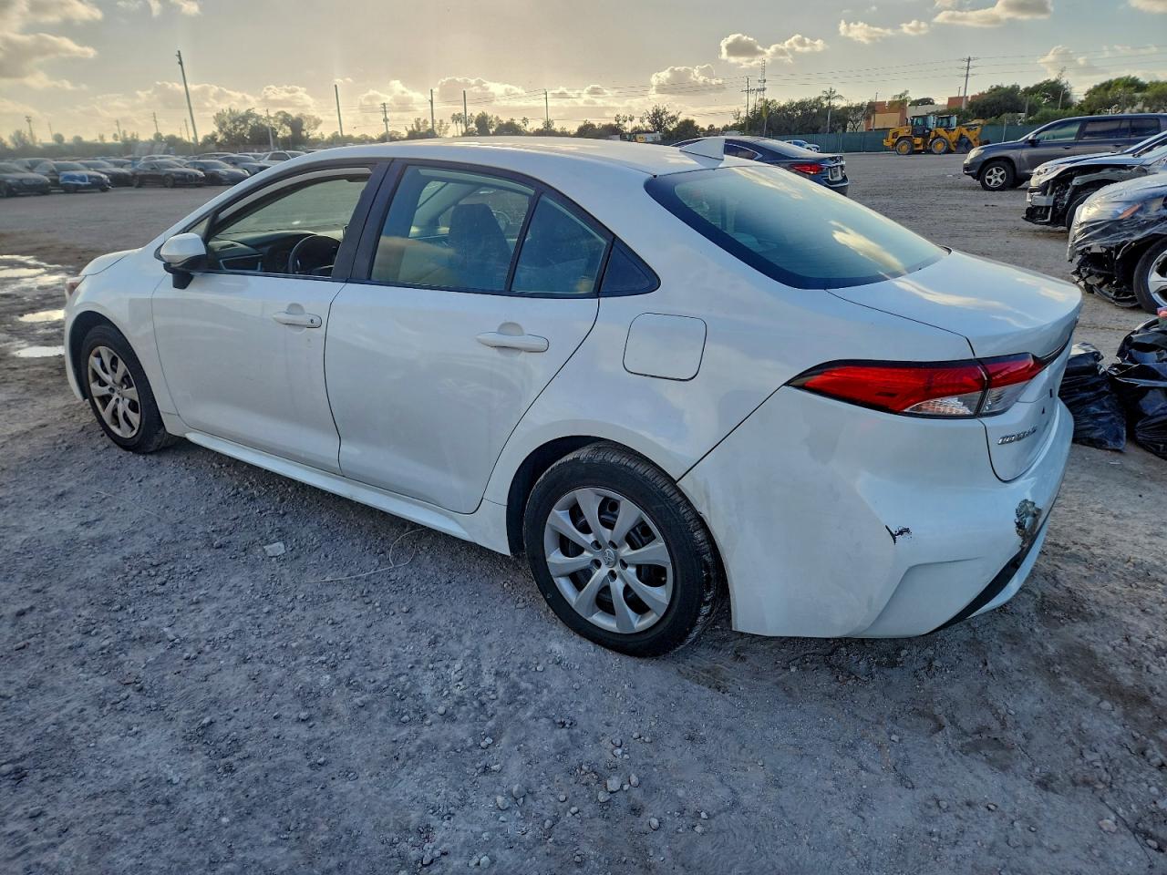 2020 TOYOTA COROLLA LE photo 2