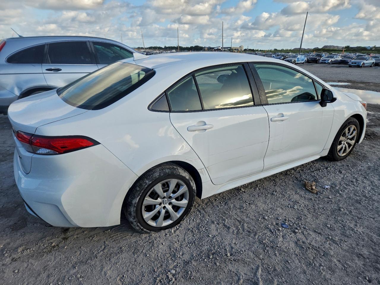 2020 TOYOTA COROLLA LE photo 3