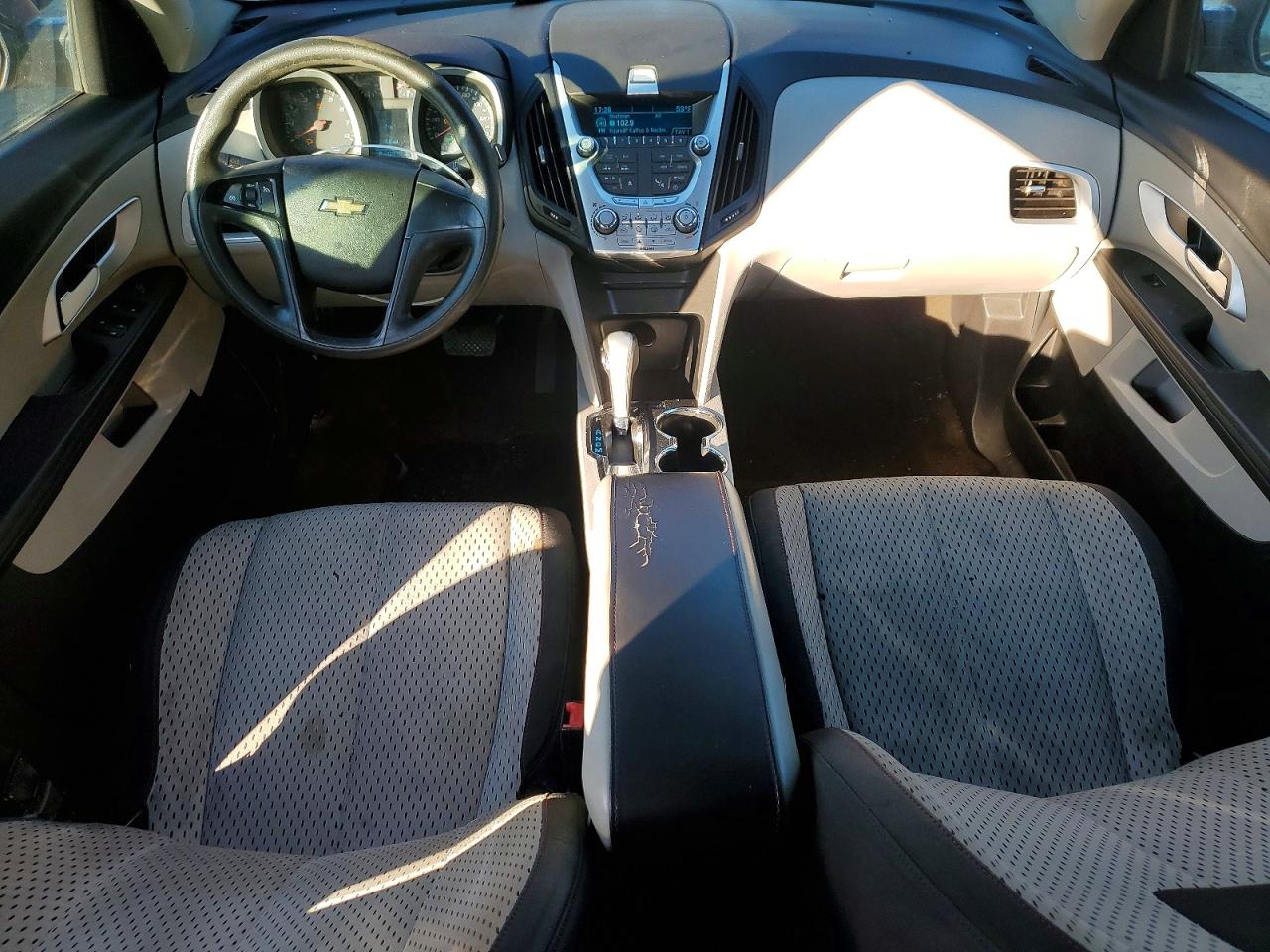 2010 CHEVROLET EQUINOX photo 8