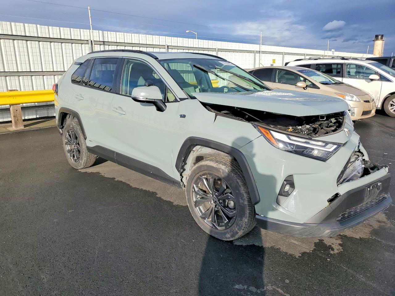 2022 TOYOTA RAV4 XLE PREMIUM photo 4