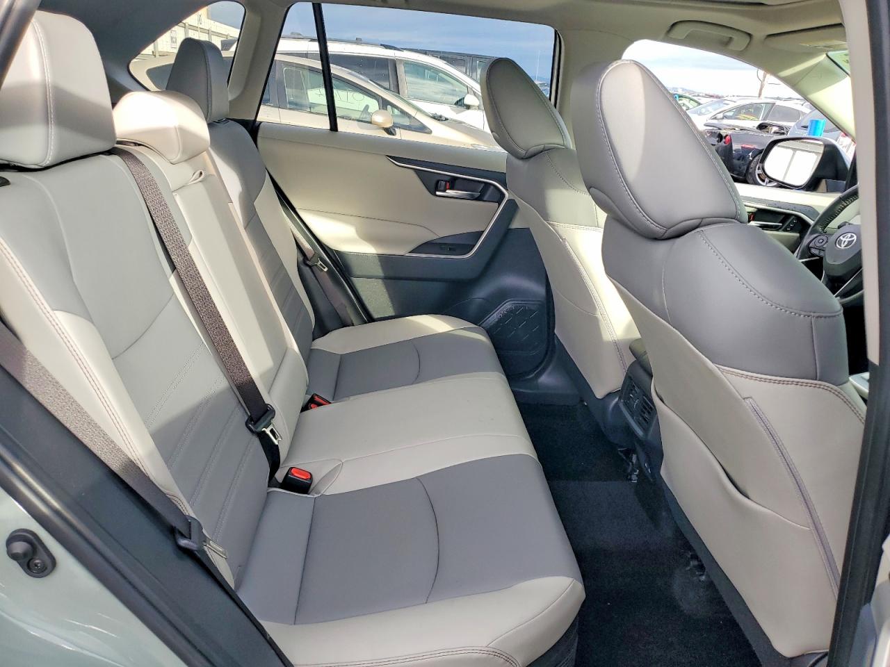 2022 TOYOTA RAV4 XLE PREMIUM photo 10