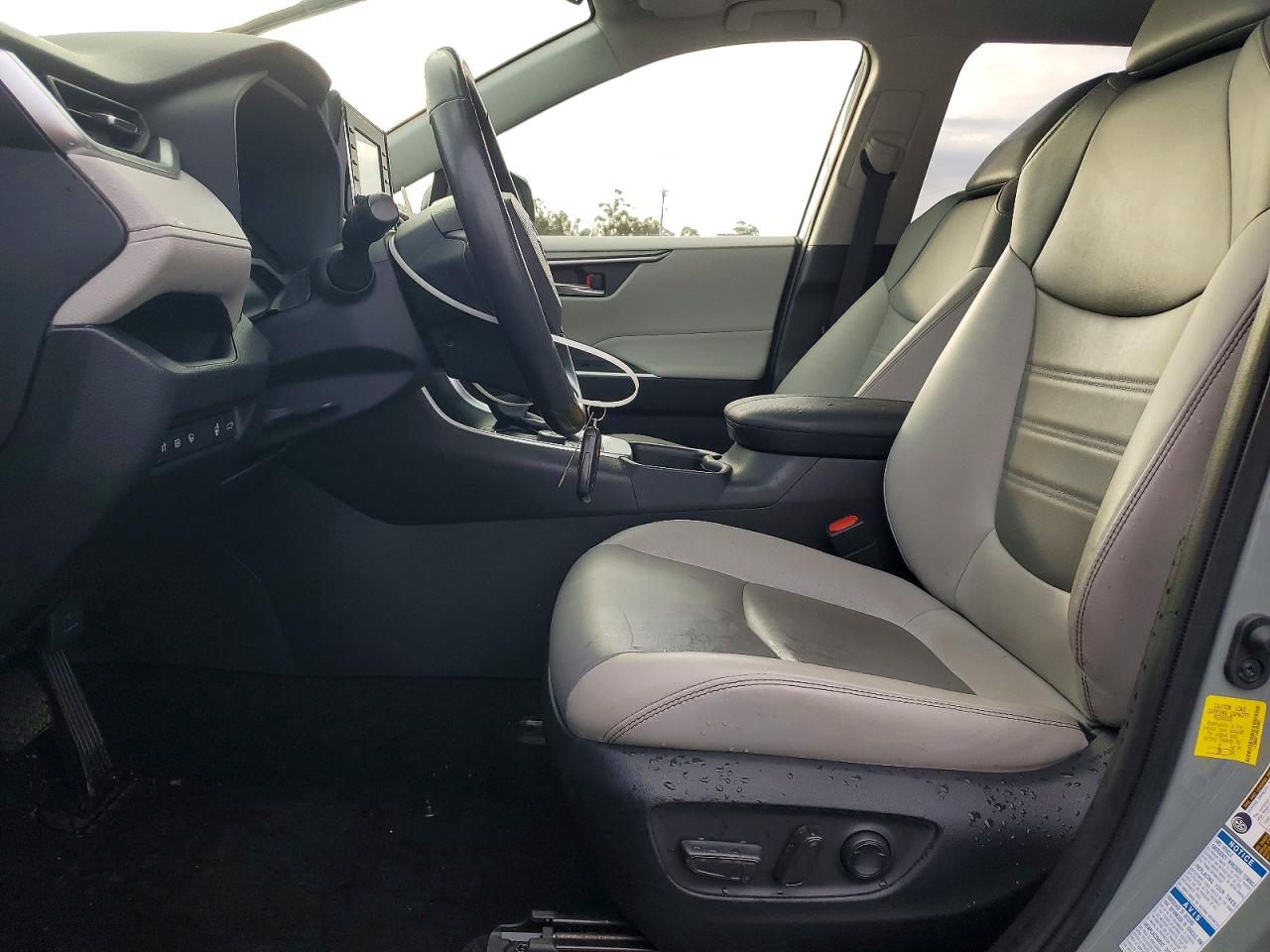 2022 TOYOTA RAV4 XLE PREMIUM photo 7