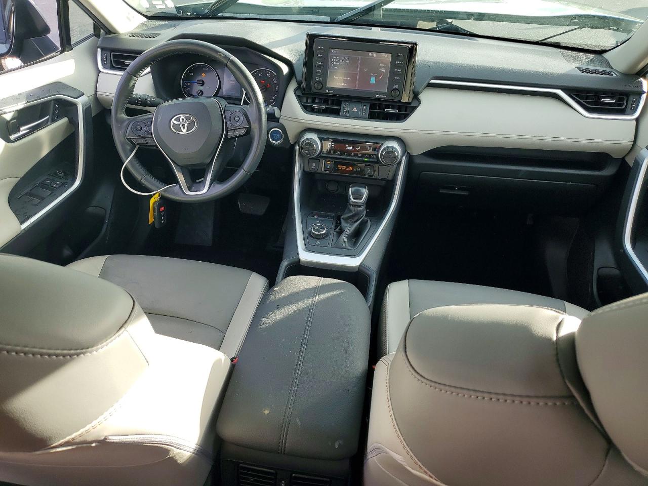 2022 TOYOTA RAV4 XLE PREMIUM photo 8