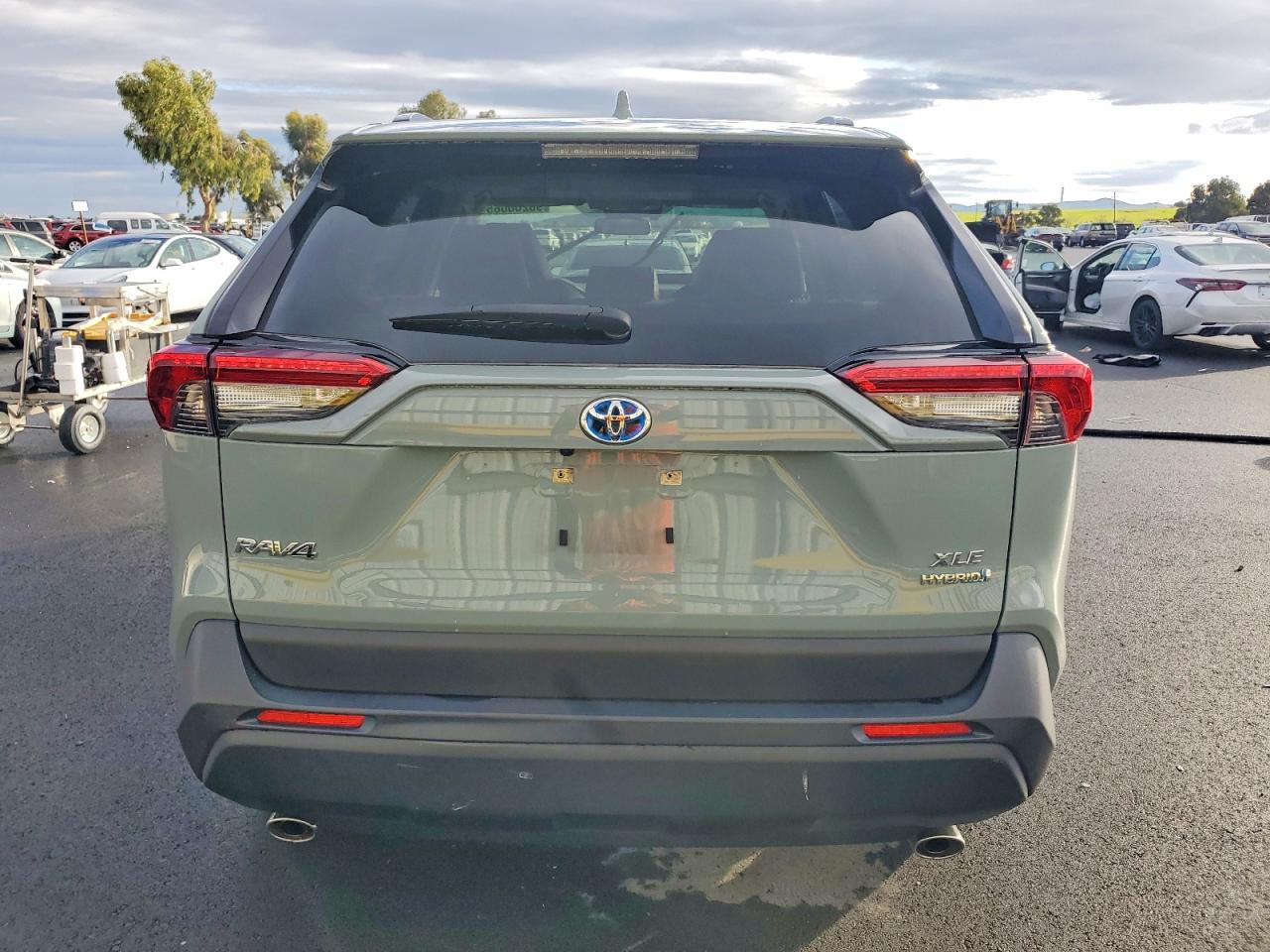 2022 TOYOTA RAV4 XLE PREMIUM photo 6