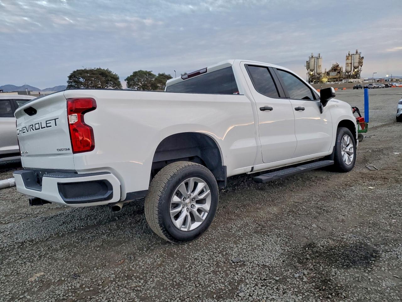 2021 CHEVROLET SILVERADO C1500 CUSTOM photo 3