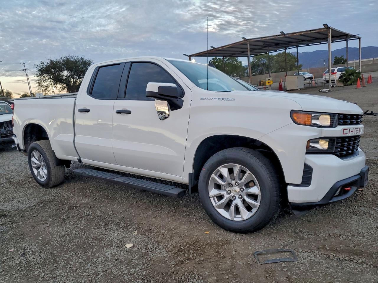 2021 CHEVROLET SILVERADO C1500 CUSTOM photo 4