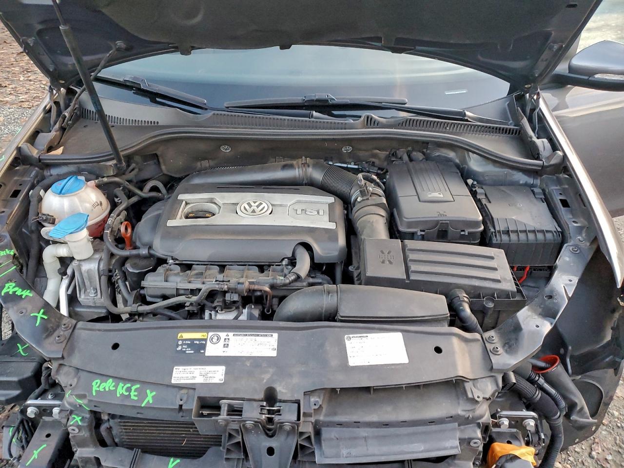 2013 VOLKSWAGEN GTI photo 12