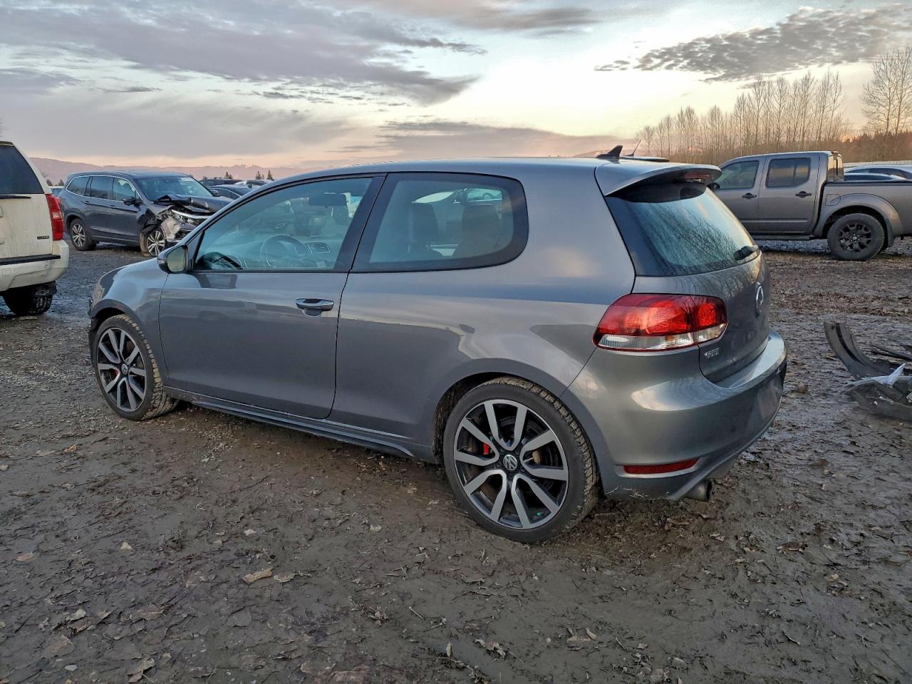 2013 VOLKSWAGEN GTI photo 2