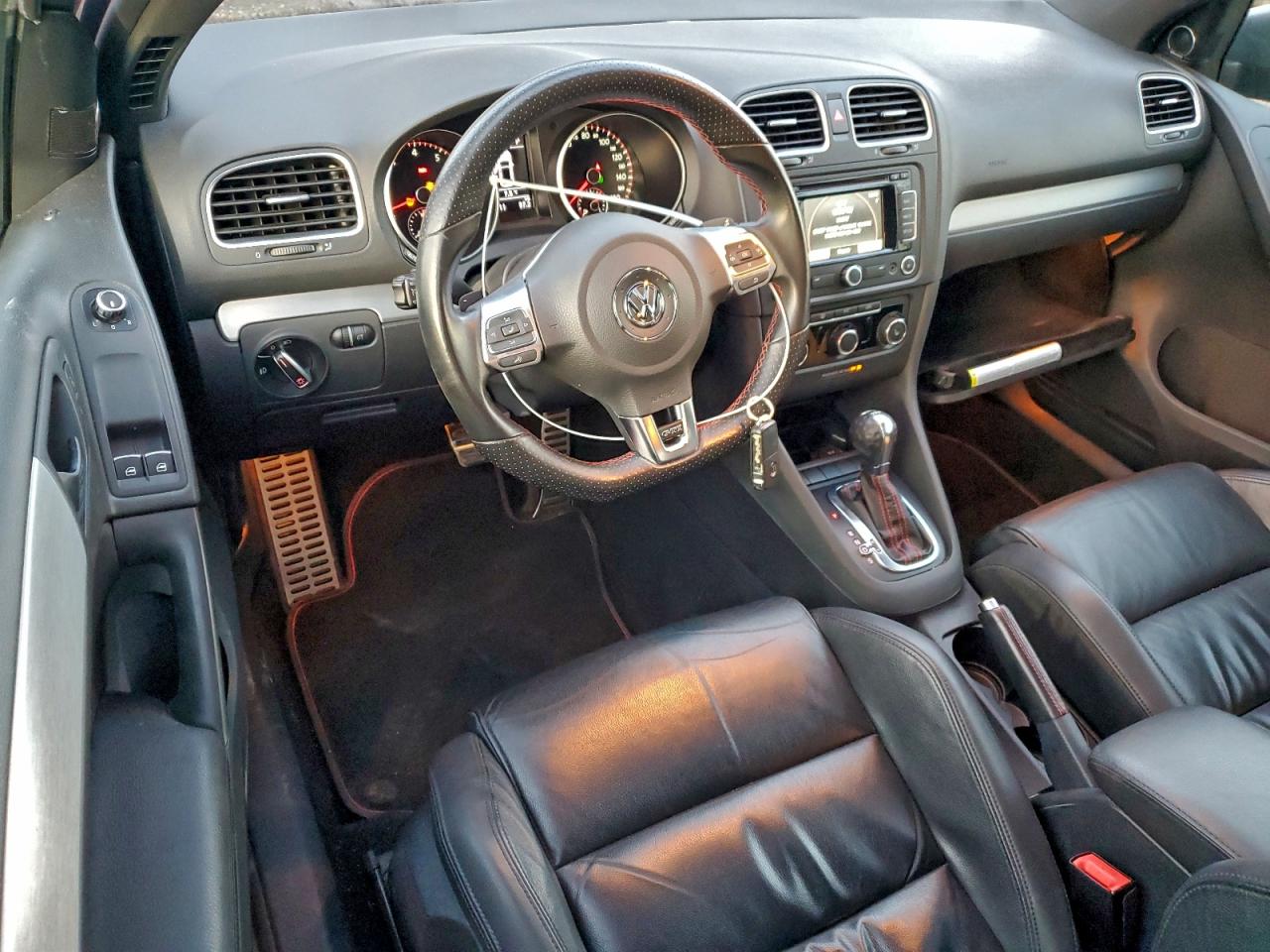 2013 VOLKSWAGEN GTI photo 8