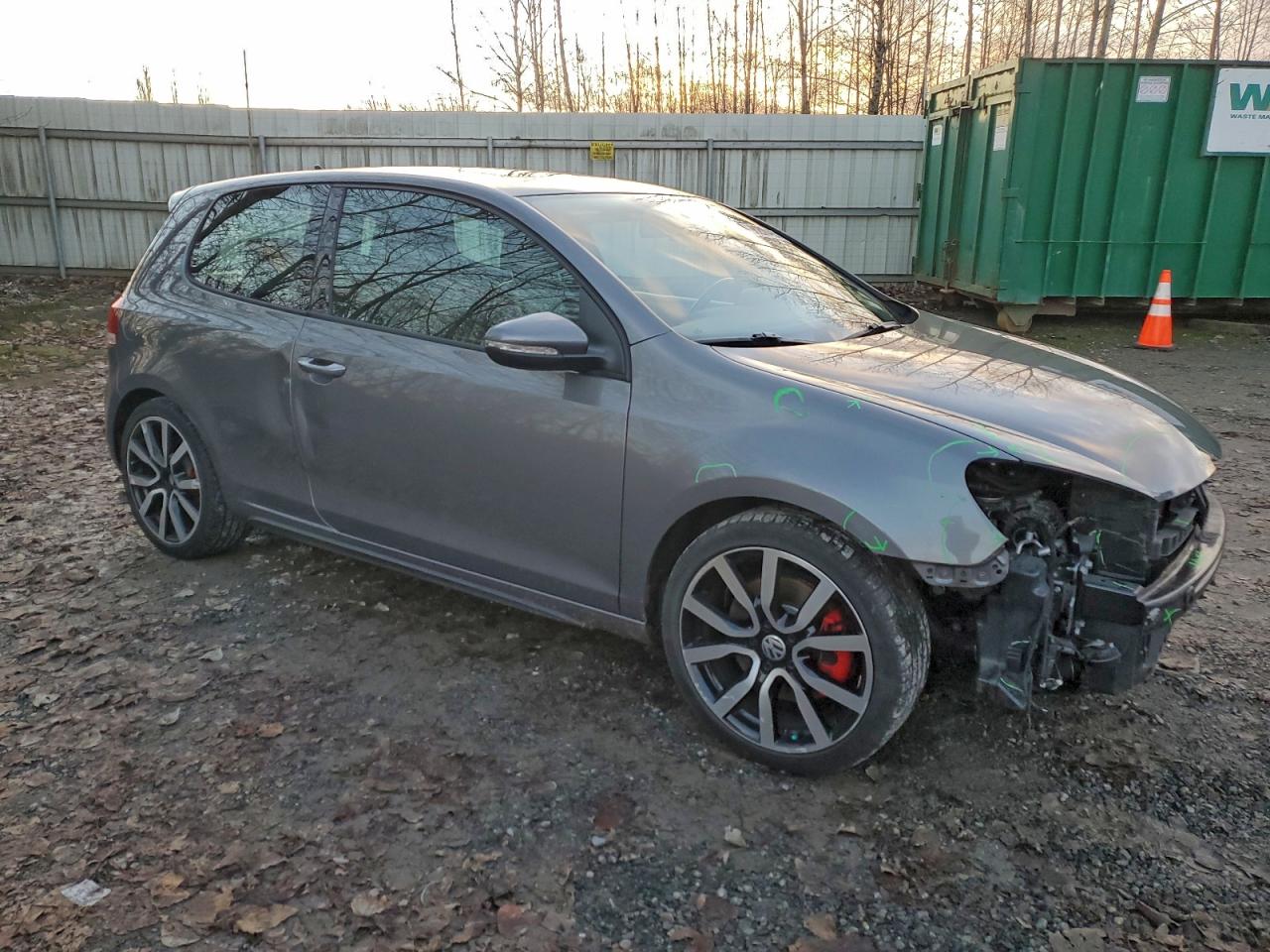 2013 VOLKSWAGEN GTI photo 4