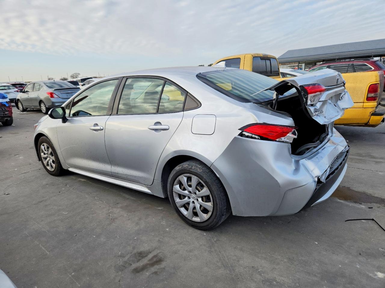 2020 TOYOTA COROLLA LE photo 2