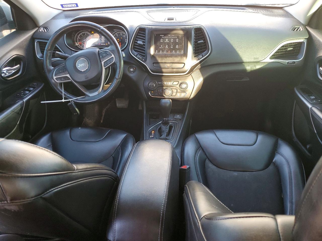 2019 JEEP CHEROKEE LATITUDE PLUS photo 8