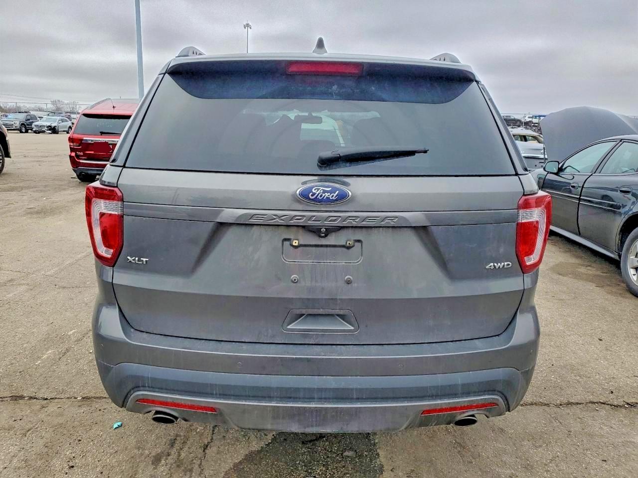 2017 FORD EXPLORER XLT photo 6