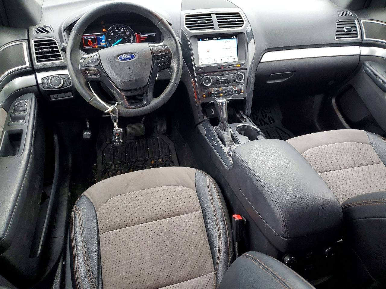 2017 FORD EXPLORER XLT photo 8