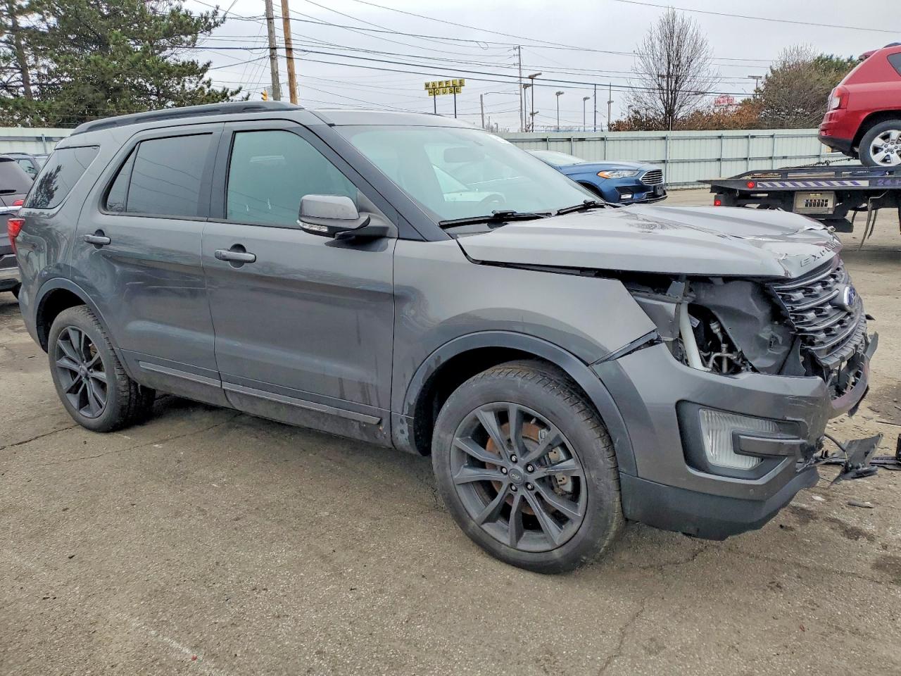 2017 FORD EXPLORER XLT photo 4