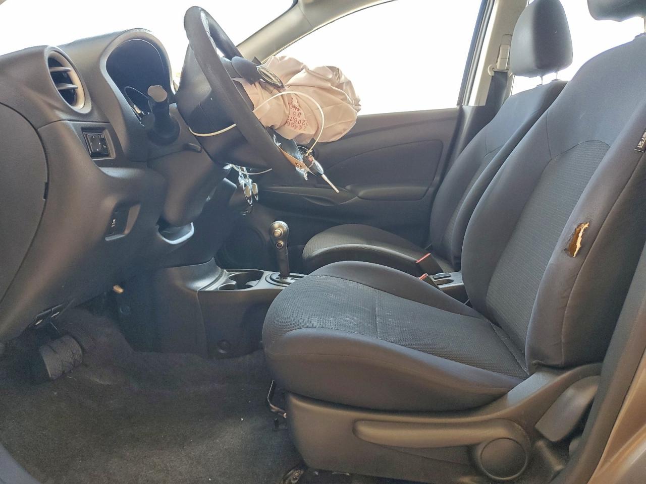 2012 NISSAN VERSA S photo 7