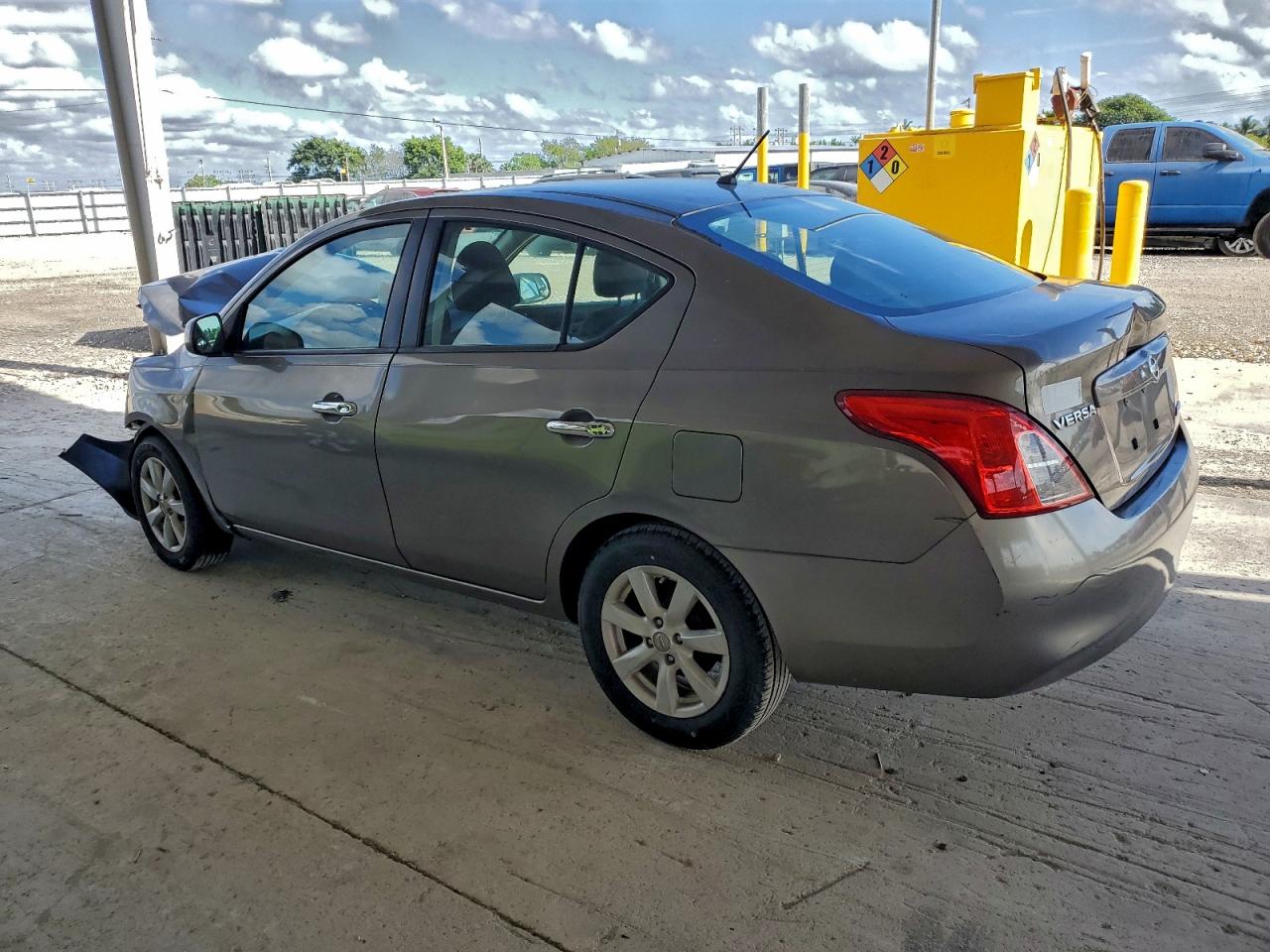 2012 NISSAN VERSA S photo 2