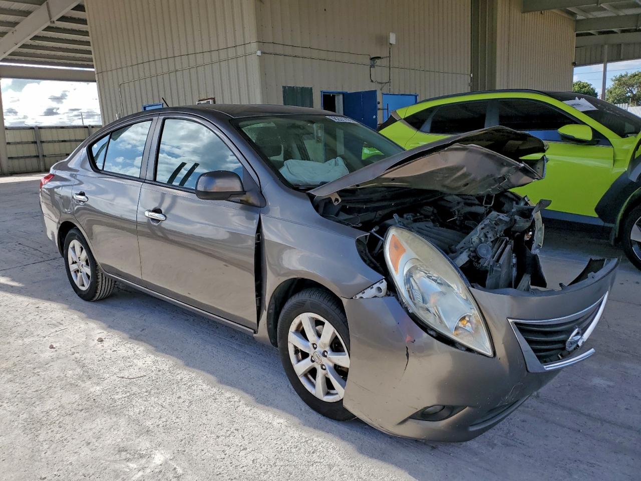 2012 NISSAN VERSA S photo 4