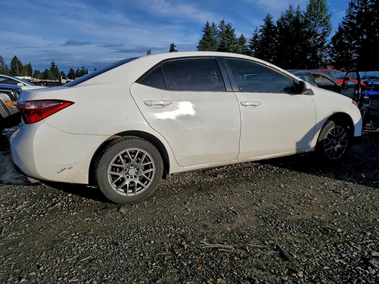 2017 TOYOTA COROLLA LE photo 3