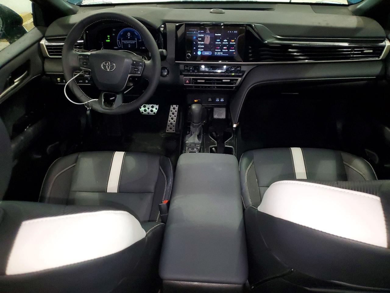 2025 TOYOTA CAMRY XSE photo 8