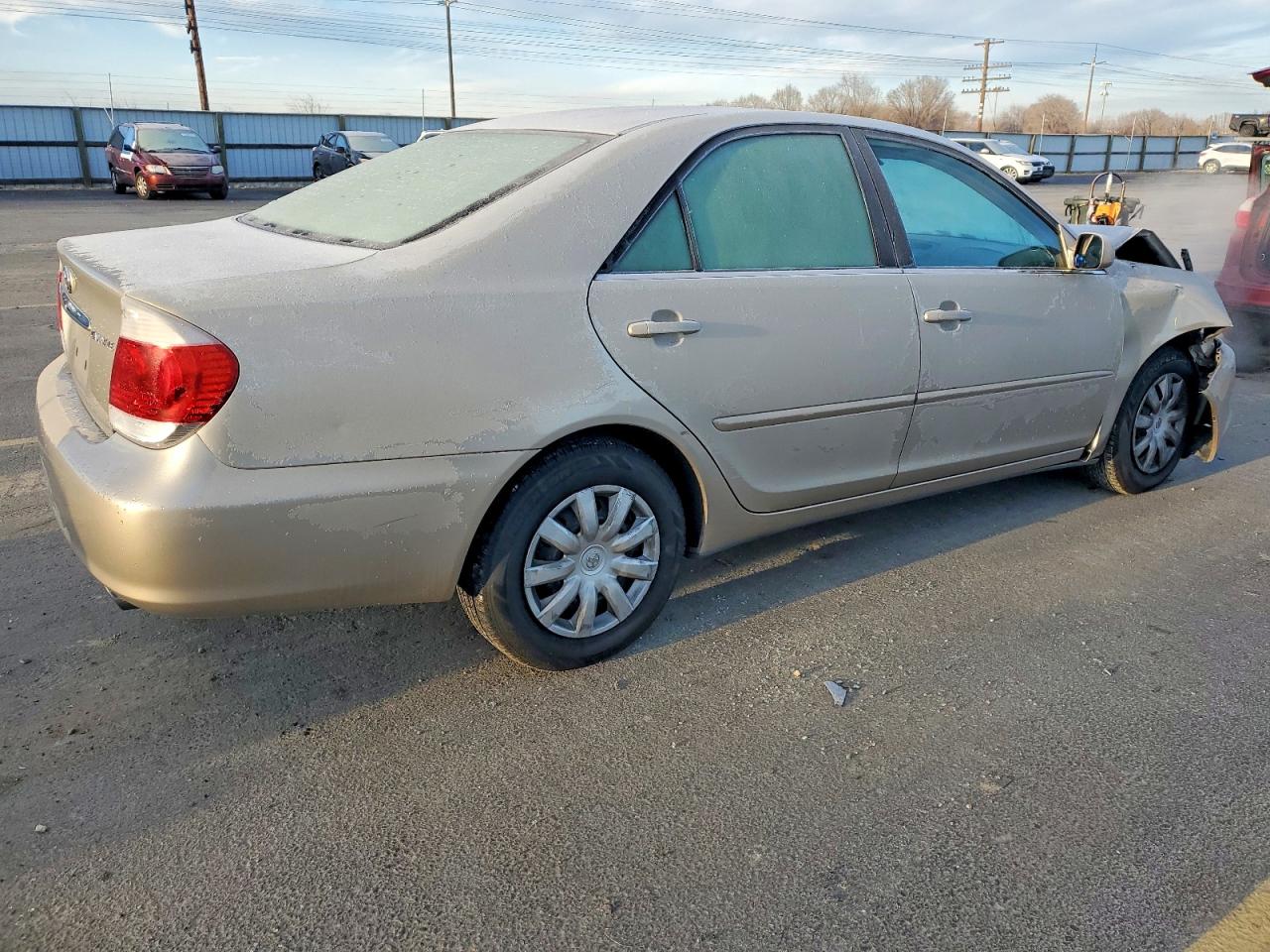 2005 TOYOTA CAMRY LE photo 3