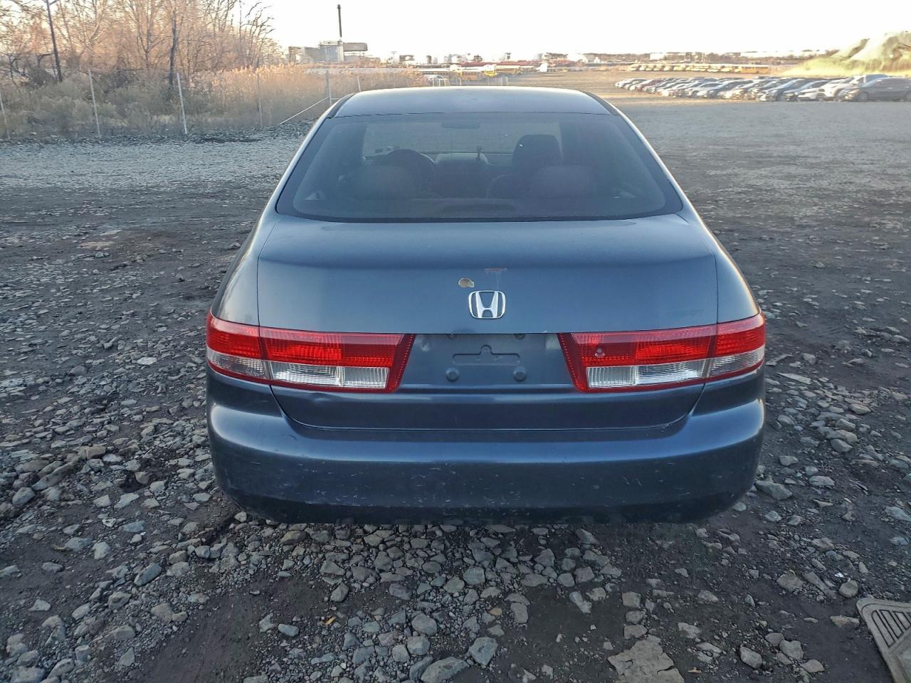 2004 HONDA ACCORD LX photo 6
