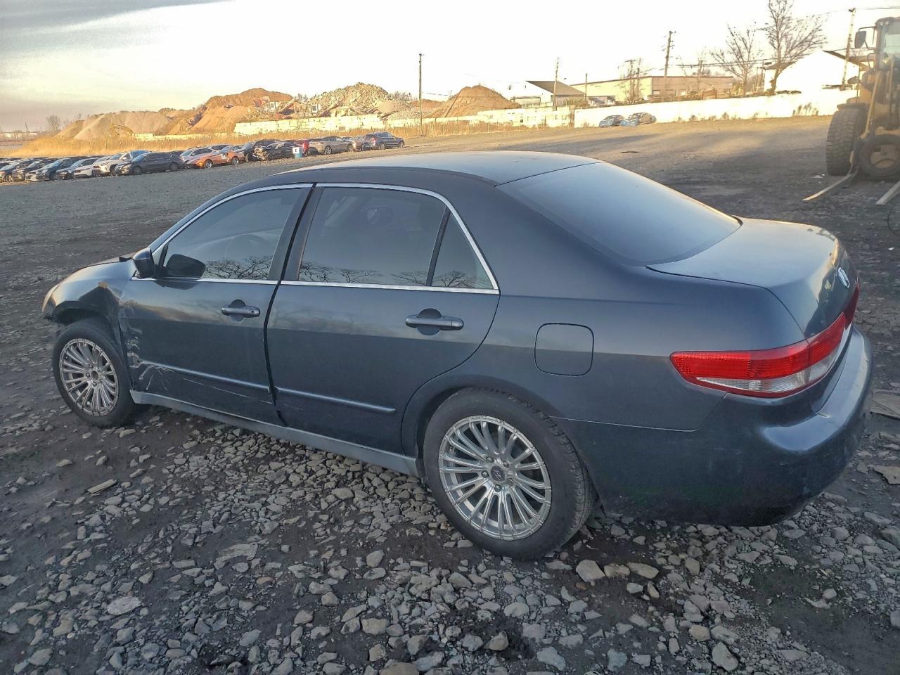 2004 HONDA ACCORD LX photo 2