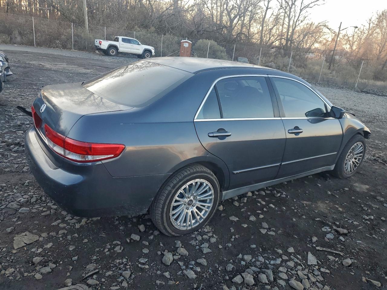 2004 HONDA ACCORD LX photo 3