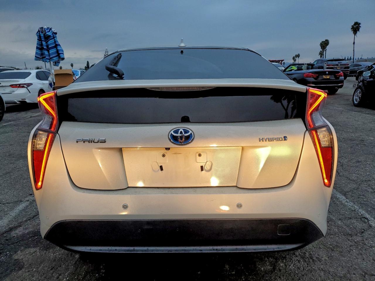 2018 TOYOTA PRIUS photo 6