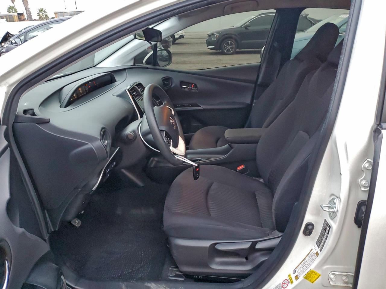 2018 TOYOTA PRIUS photo 7