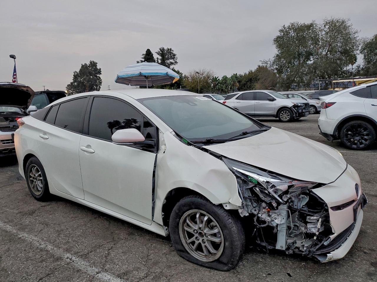 2018 TOYOTA PRIUS photo 4