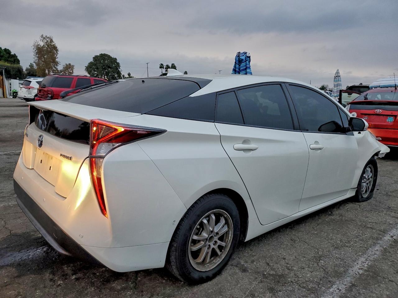 2018 TOYOTA PRIUS photo 3