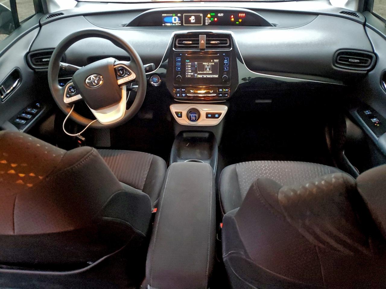 2018 TOYOTA PRIUS photo 8