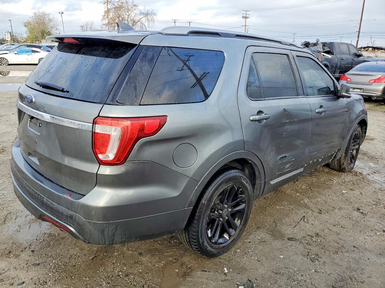 2016 FORD EXPLORER XLT photo 3