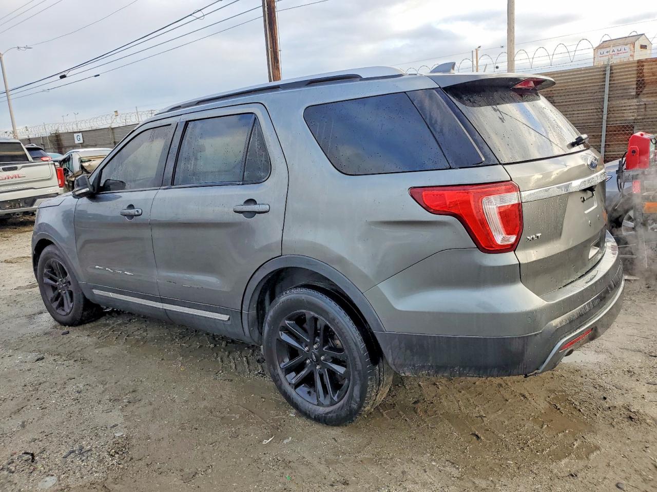 2016 FORD EXPLORER XLT photo 2