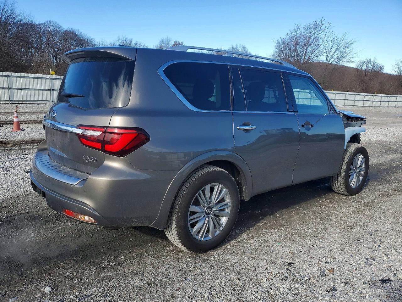2018 INFINITI QX80 BASE photo 3