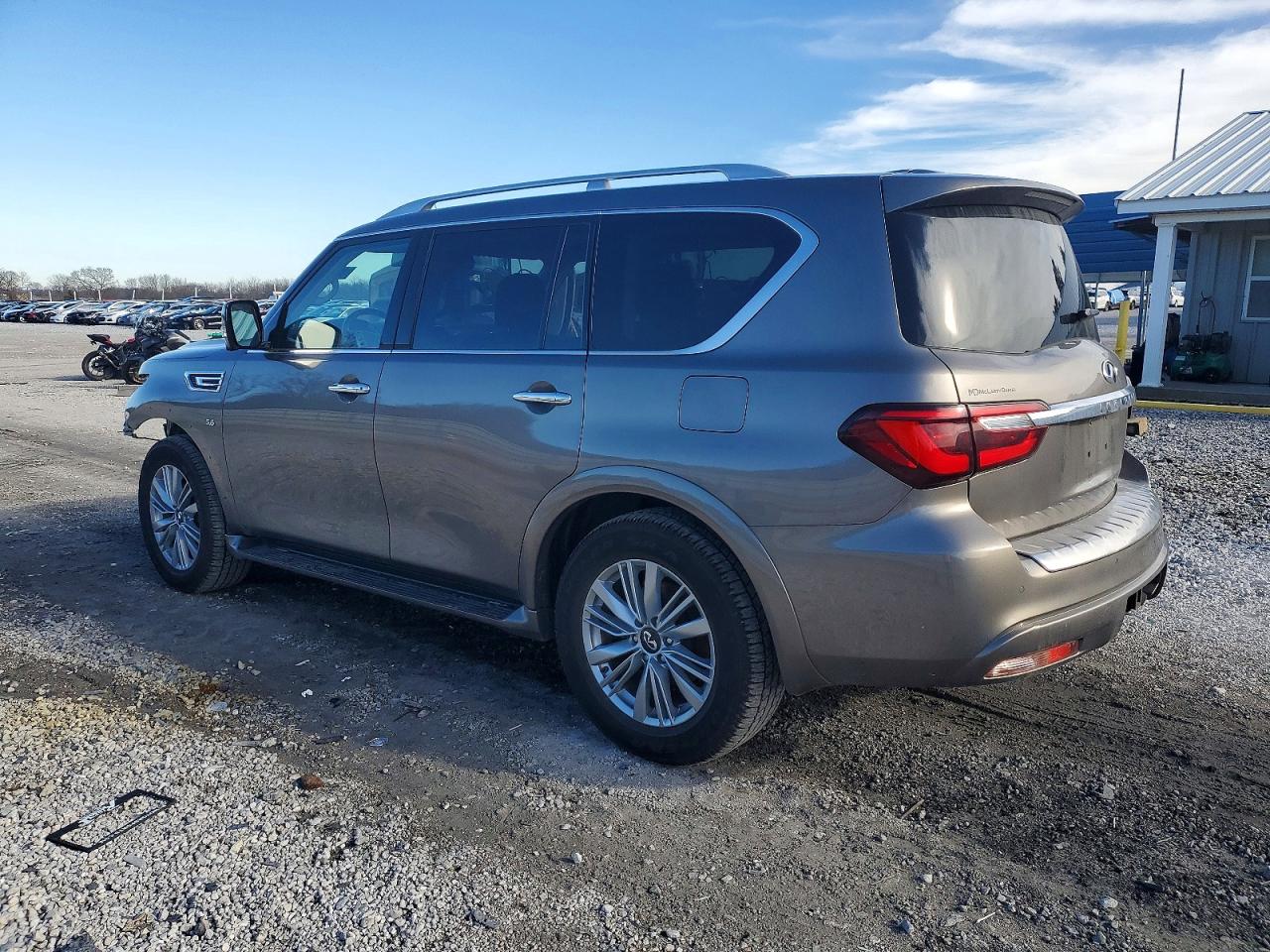 2018 INFINITI QX80 BASE photo 2